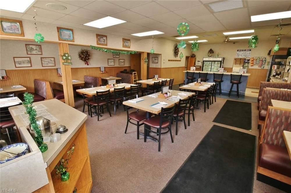Peachs Place : 121 E Main St, Crooksville, OH 43731
